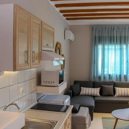 بيت ريفي Lamprini's Deluxe *