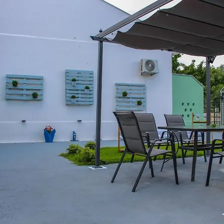 بيت ريفي Lamprini's Deluxe لايميناس