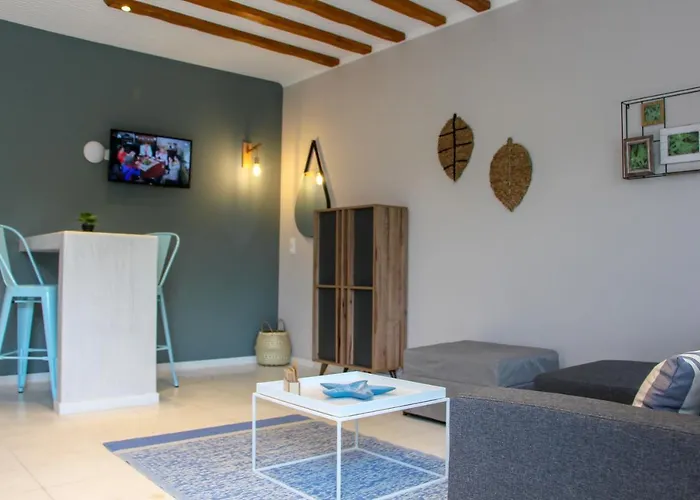 宾馆 Lamprini's Deluxe *