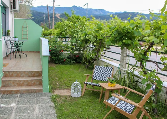 Lamprini's Deluxe 宾馆 *